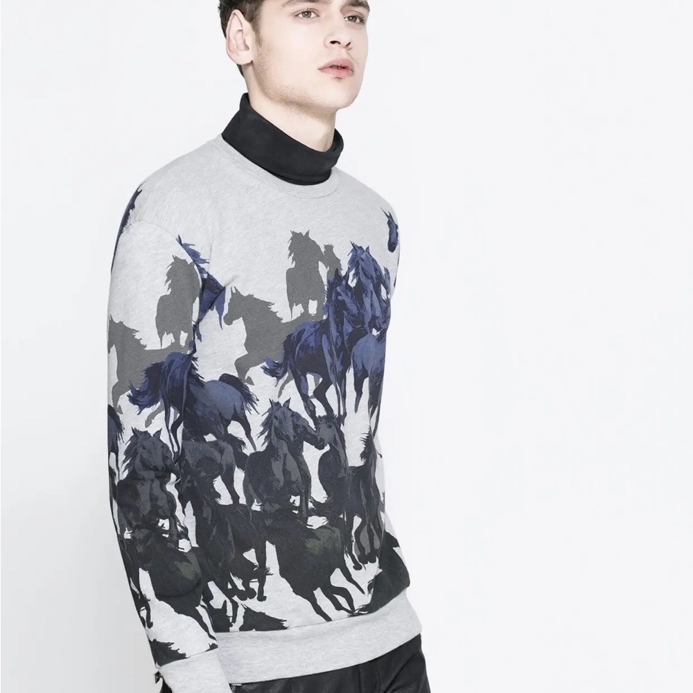 Zara Men’s Gray Crewneck Sweater with Navy and Black Horse Print